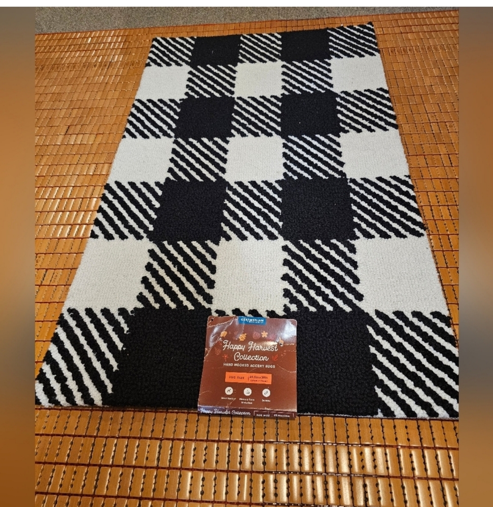 22.5" x 38"/ Holiday Accent Rug memory foam, new